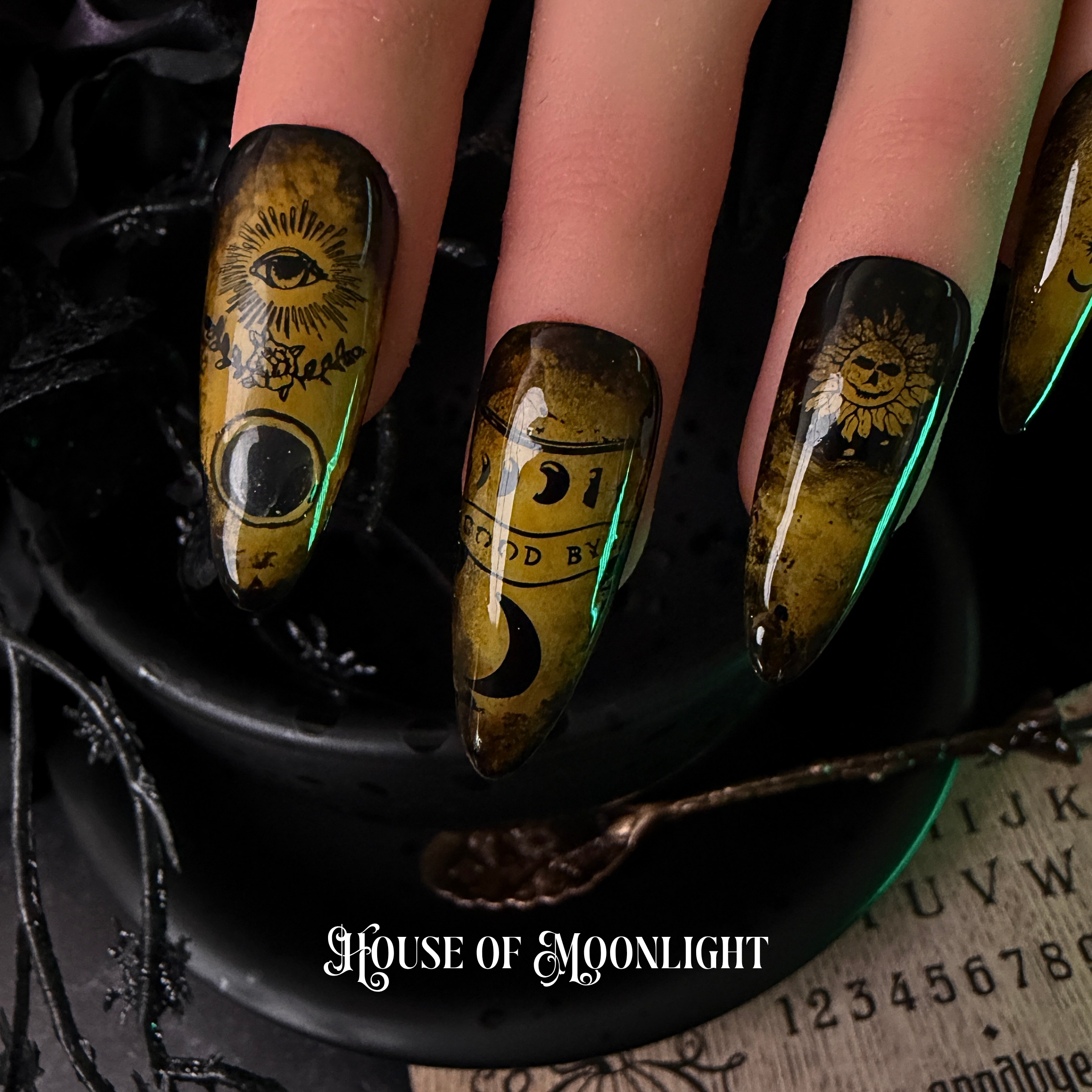 Séance| Luxury Hand-Painted Gothic Press-On Nails