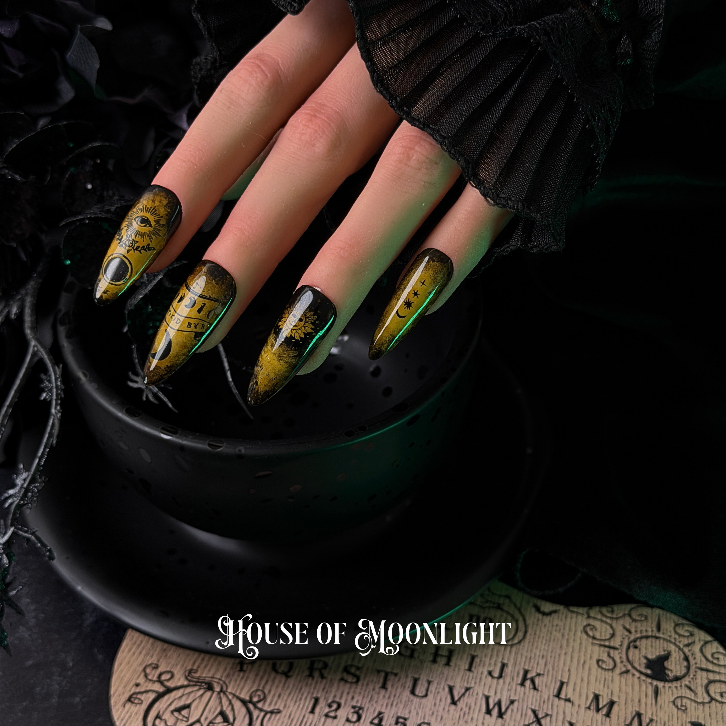 Séance| Luxury Hand-Painted Gothic Press-On Nails